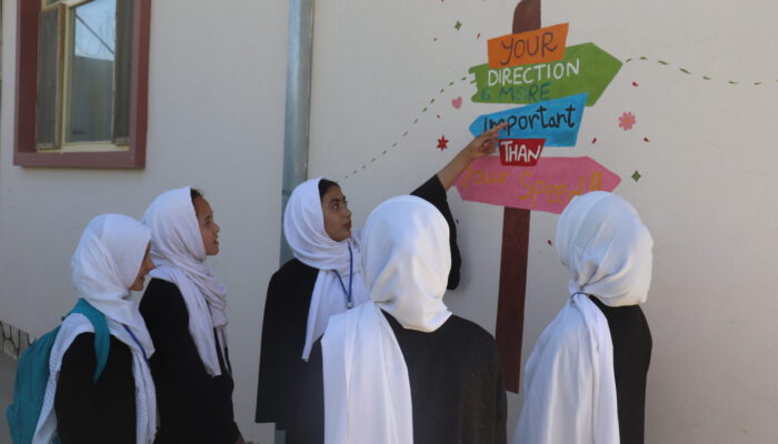 WC_8 Schülerinnen im WCB 2ß25